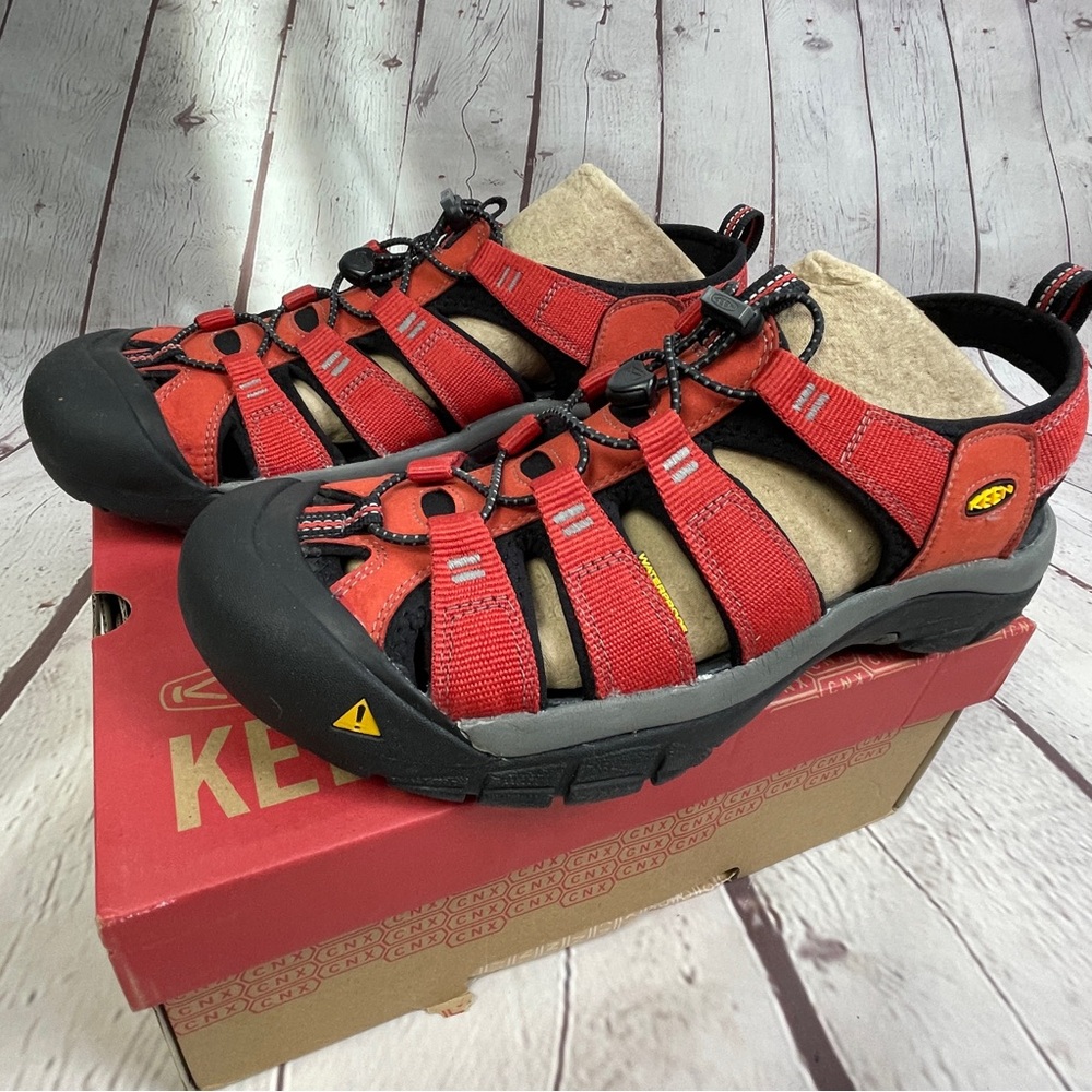 KEEN NEW Men's Clearwater CNX Leather Sandals - Magnet Red / Black, size 13